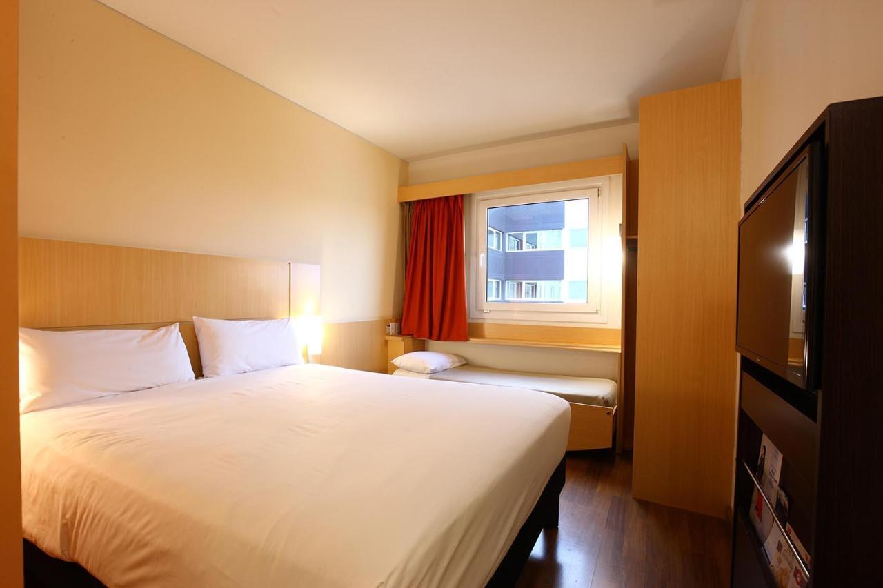 Hotel Ibis Buenos Aires Obelisco Esterno foto