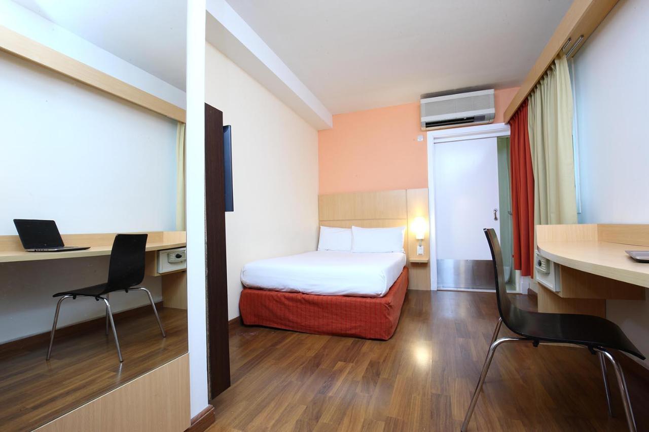 Hotel Ibis Buenos Aires Obelisco Esterno foto