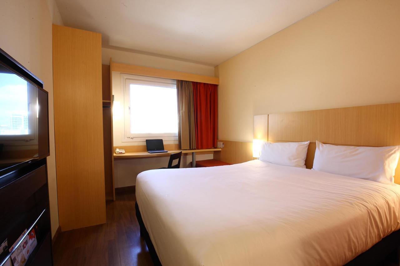Hotel Ibis Buenos Aires Obelisco Esterno foto
