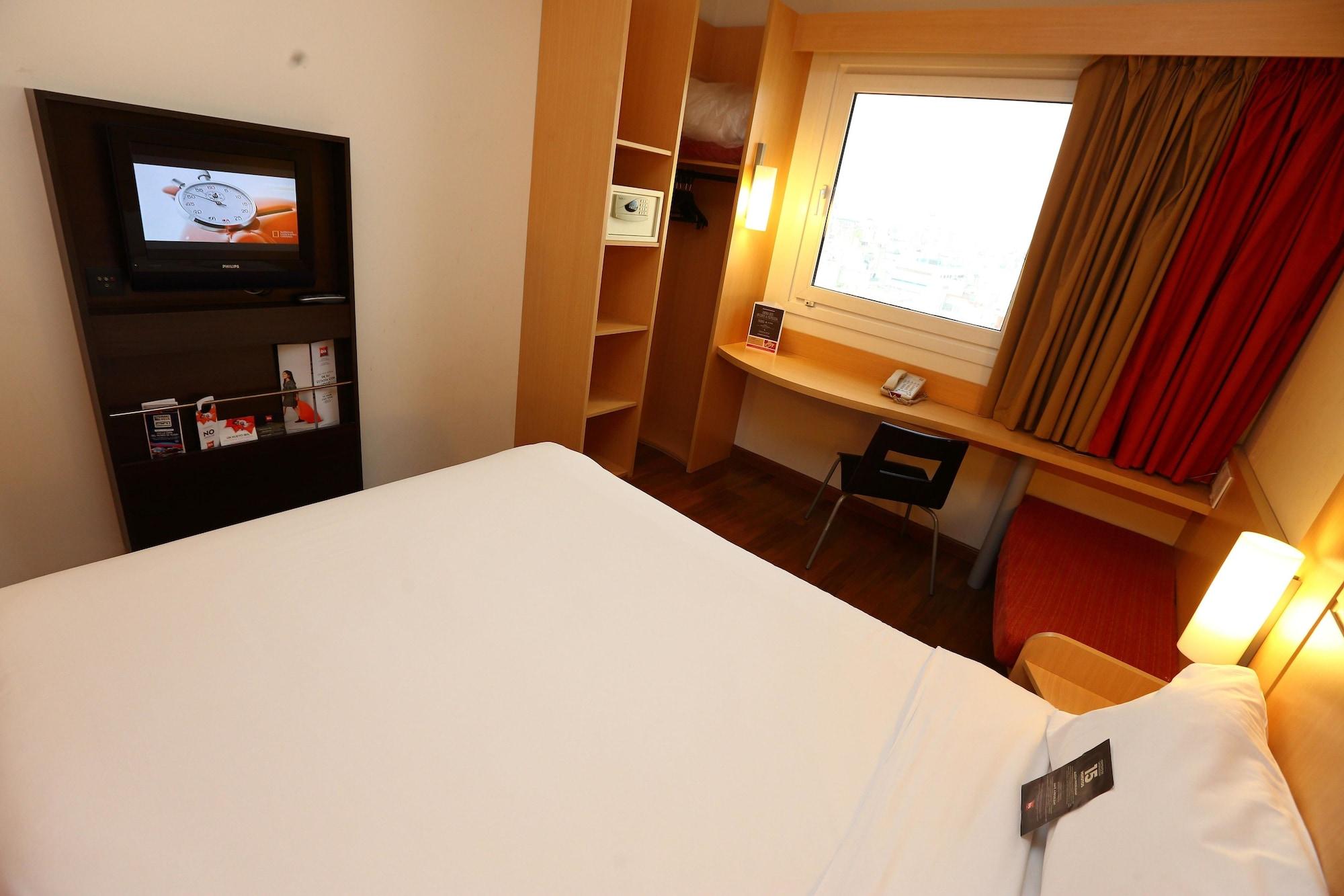 Hotel Ibis Buenos Aires Obelisco Esterno foto
