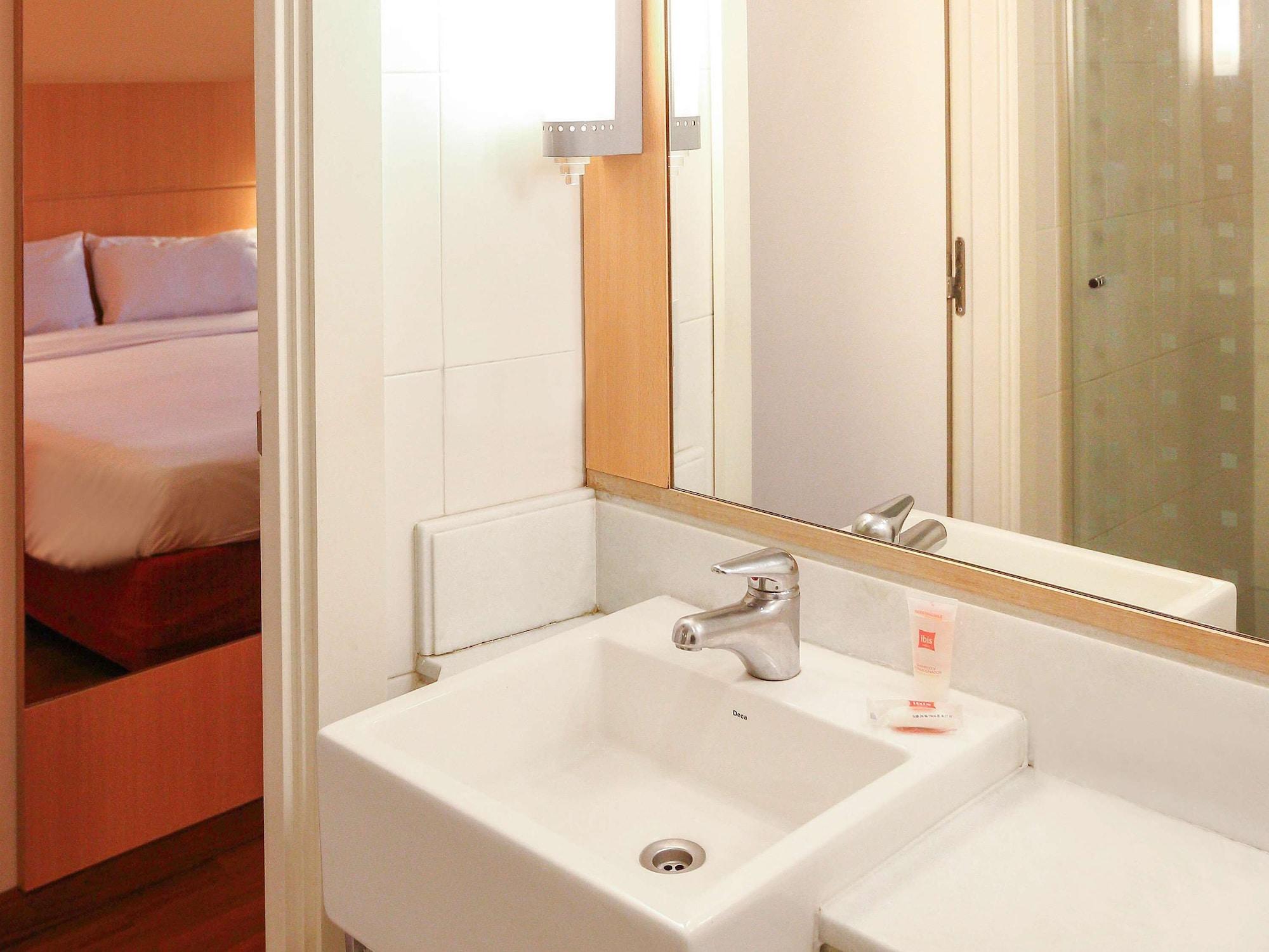 Hotel Ibis Buenos Aires Obelisco Esterno foto
