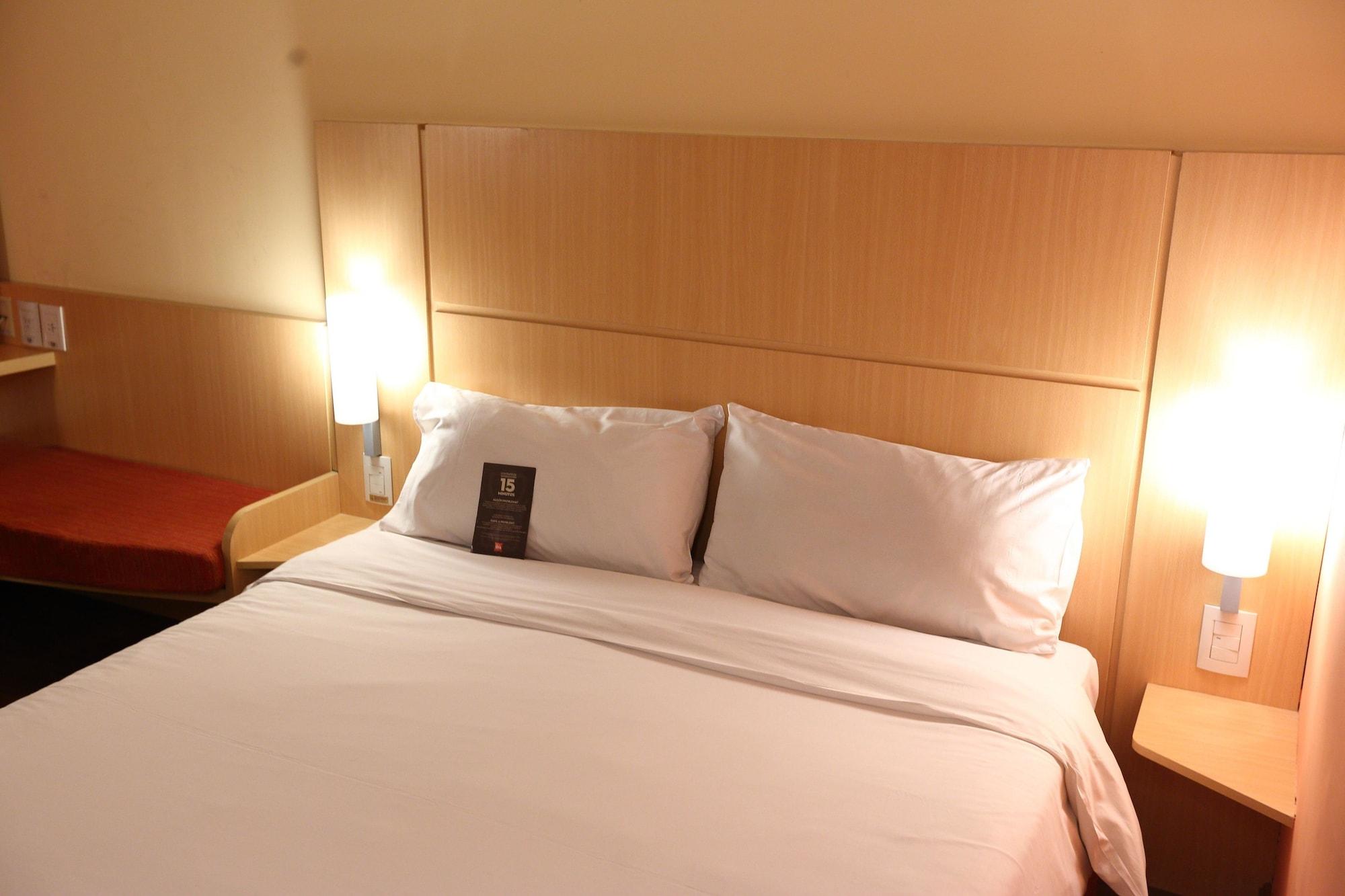 Hotel Ibis Buenos Aires Obelisco Esterno foto