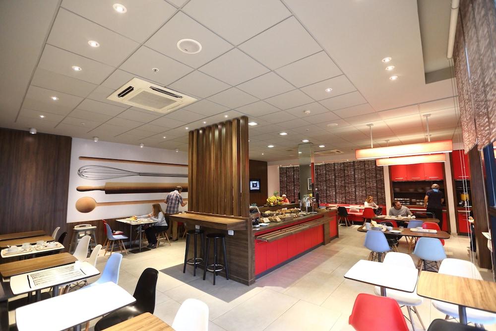 Hotel Ibis Buenos Aires Obelisco Esterno foto