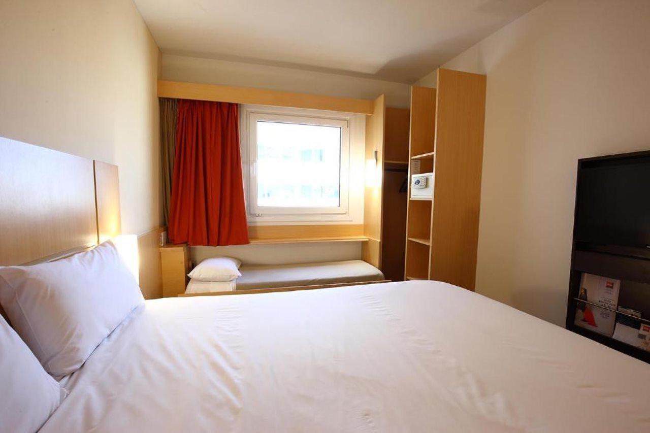 Hotel Ibis Buenos Aires Obelisco Esterno foto