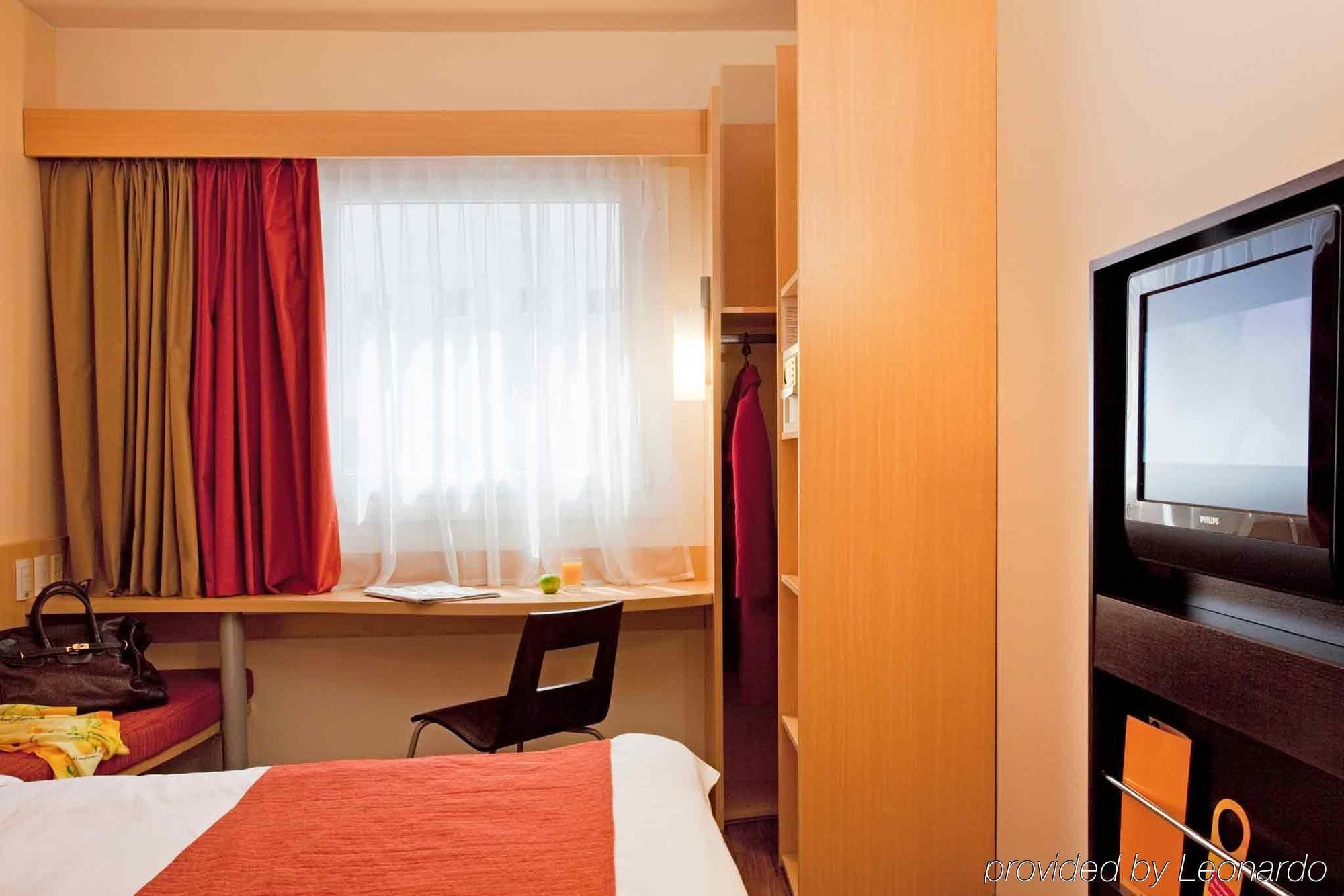 Hotel Ibis Buenos Aires Obelisco Esterno foto