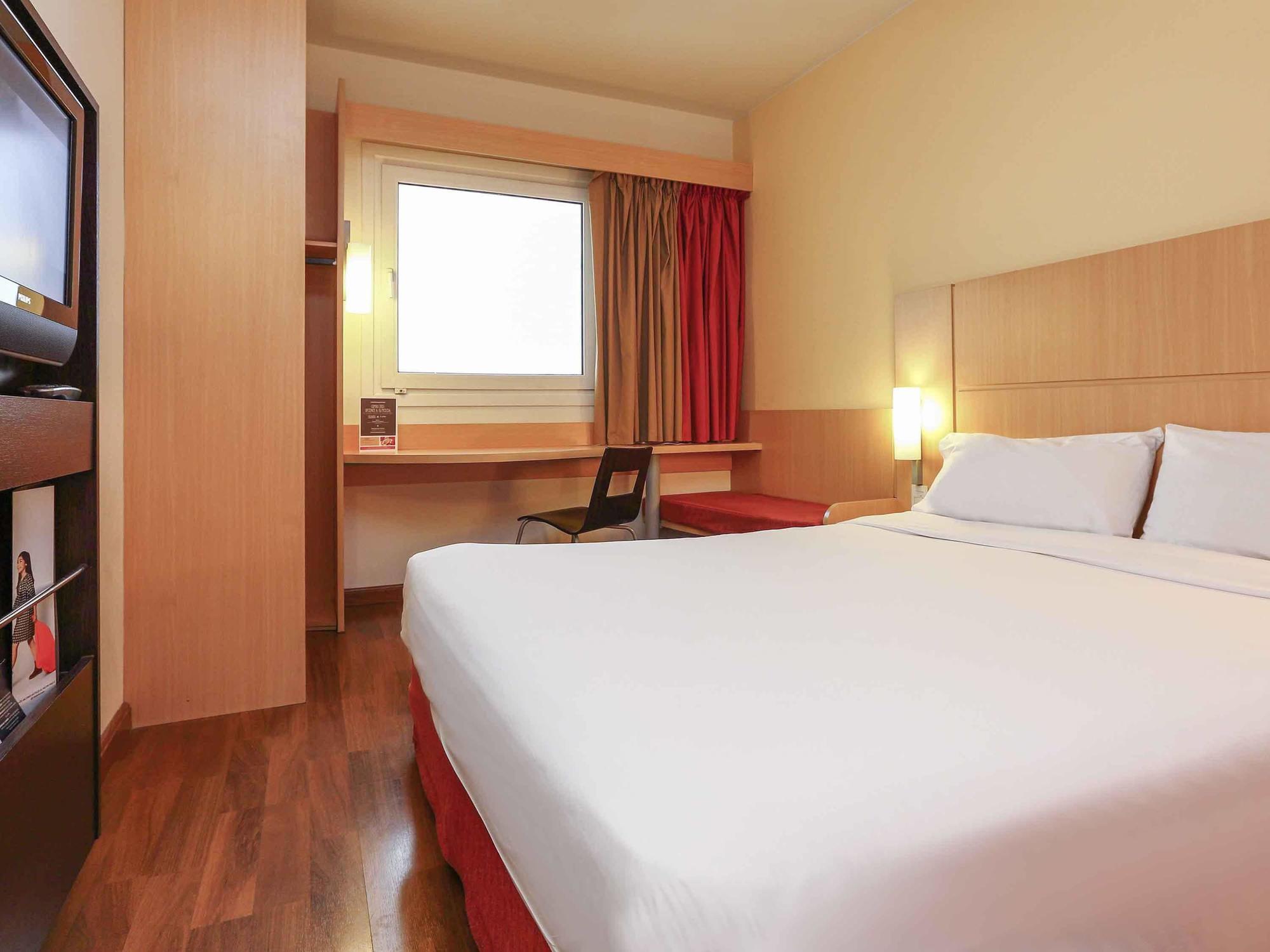 Hotel Ibis Buenos Aires Obelisco Esterno foto